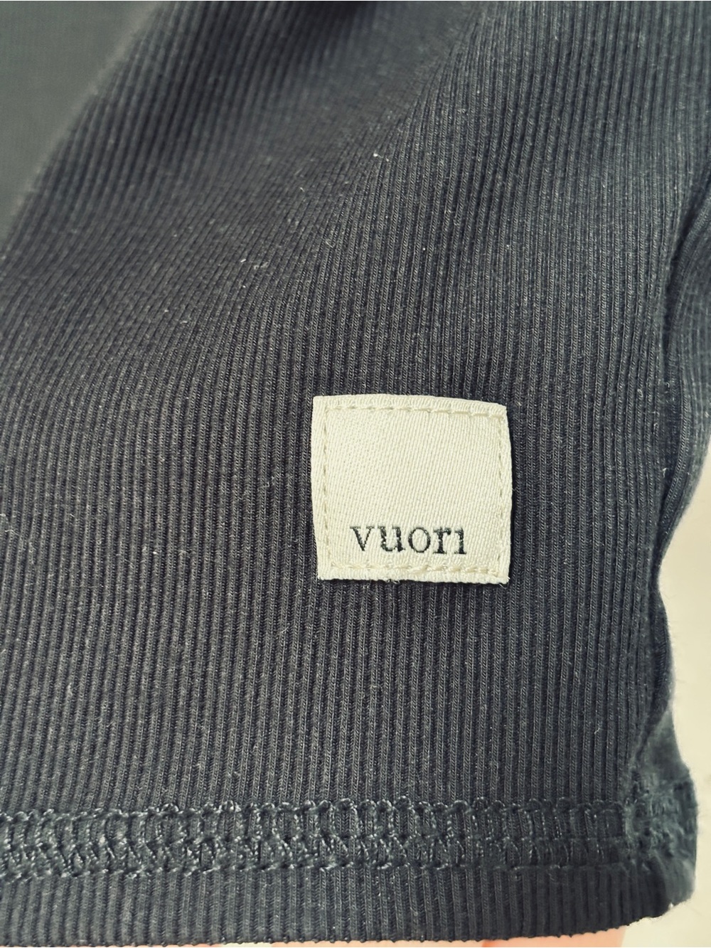 Vuori Women’s Black Short Sleeve Crew Tee - Picture 2 of 2